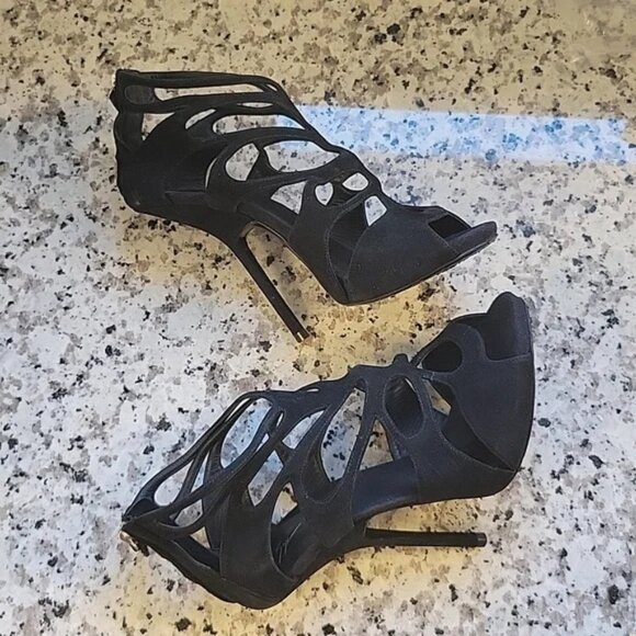 Gorgeous pair of Giuseppe Zanotti Sandals Suede Butterfly Cutout Sandals - Picture 2 of 13
